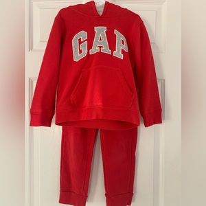GAP 2-Piece Jogger Set!